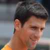 Zdroj: "File:Novak Djokovic (19528970049).jpg" by Tatiana from Moscow, Russia is licensed under CC BY-SA 2.0.