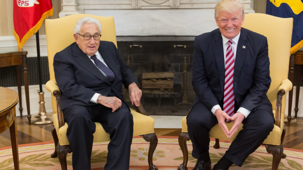 Zdroj: "President Trump Meets with Henry Kissinger" by The White House is marked with Public Domain Mark 1.0.