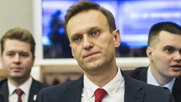 Zdroj: "Alexey Navalny 2017 (cropped)" by Evgeny Feldman is licensed under CC BY-SA 4.0.