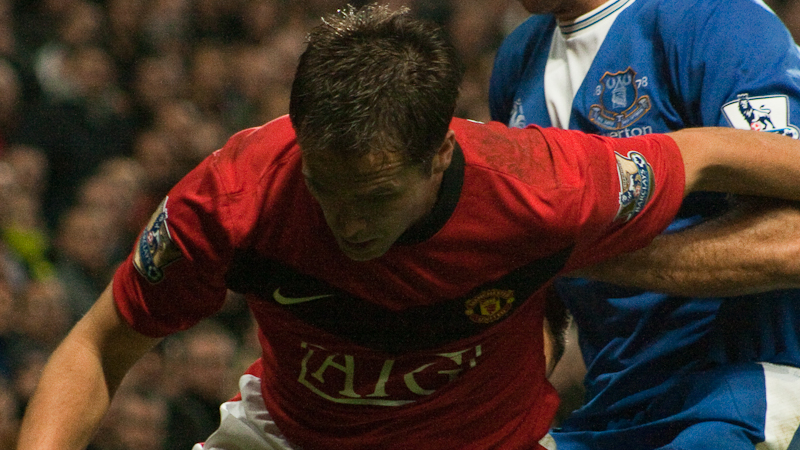 Zdroj: "Michael Owen vs Everton 2009" by Gordon Flood is licensed under CC BY 2.0.
